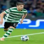 Iván Fresneda corriendo con el balón durante un partido de la Champions League en febrero de 2026