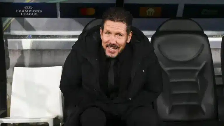 Diego Pablo Simeone atendiendo a los medios tras el empate del Atlético de Madrid ante el Club Brugge en Champions League.