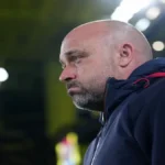 Primer plano de Manolo González con semblante serio y preocupado durante la rueda de prensa tras el partido contra el Villarreal.