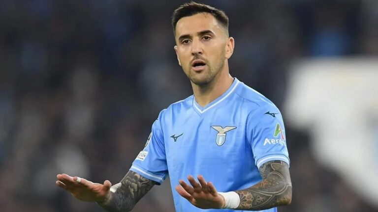 Matías Vecino con la camiseta de la Lazio durante un partido de la Serie A italiana.