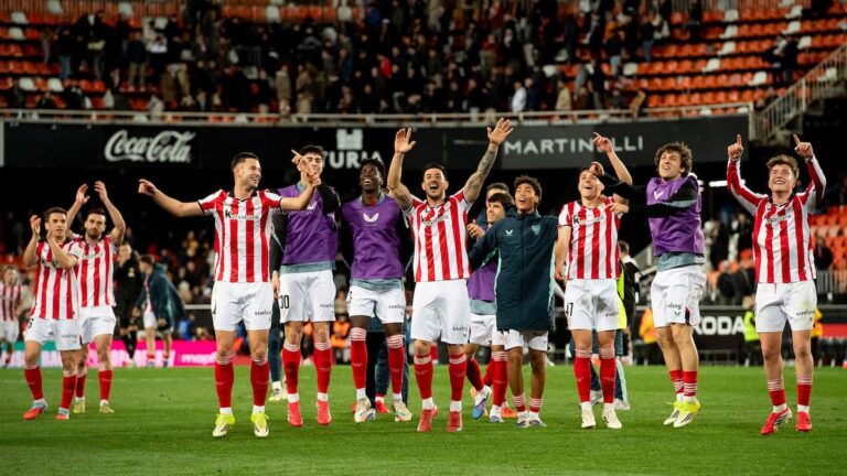 Jugadores del Athletic Club celebrando el pase a semifinales de la Copa del Rey tras vencer en cuartos de final.