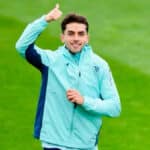 Beñat Prados trotando en el Campo 1 de Lezama tras su operación de ligamento cruzado.