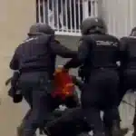 Agentes de la Policía Nacional interviniendo en los alrededores del estadio El Sadar de Pamplona tras los incidentes registrados después del partido entre Osasuna y el Real Madrid.