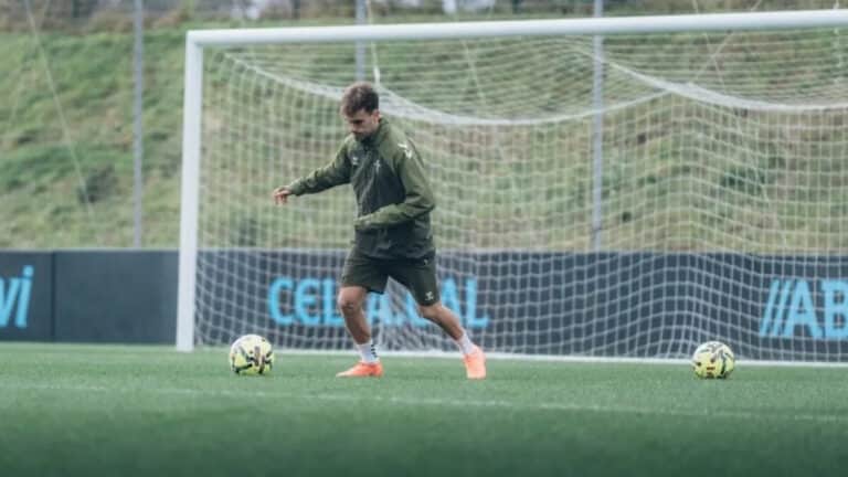 Álvaro Núñez en un entrenamiento con el RC Celta de Vigo aguardando su debut
