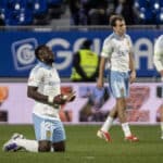 Jugadores del Zaragoza tras el empate ante el Eibar