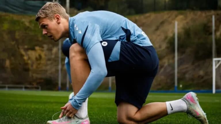 Orri Oskarsson durante un entrenamiento de la Real Sociedad en Zubieta