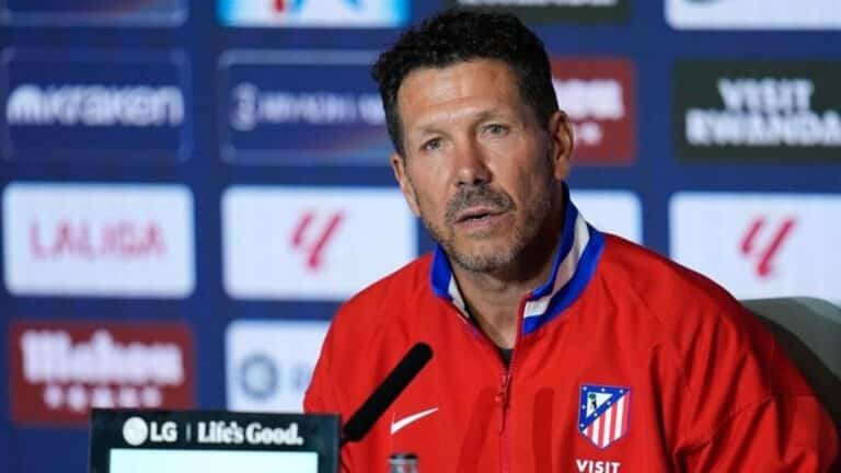 Diego Pablo Simeone durante la rueda de prensa previa al partido de Copa del Rey, hablando sobre Julián Álvarez.