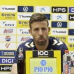 Luis García, entrenador de la UD Las Palmas, durante una rueda de prensa en la temporada 2025-26