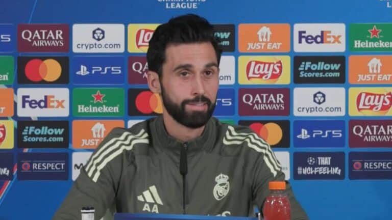Álvaro Arbeloa, entrenador del Real Madrid, durante la rueda de prensa previa al partido ante el Benfica en la UEFA Champions League