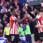 Nico Williams abandonando el campo tras ser sustituido en un partido contra la Real Sociedad en San Mamés.