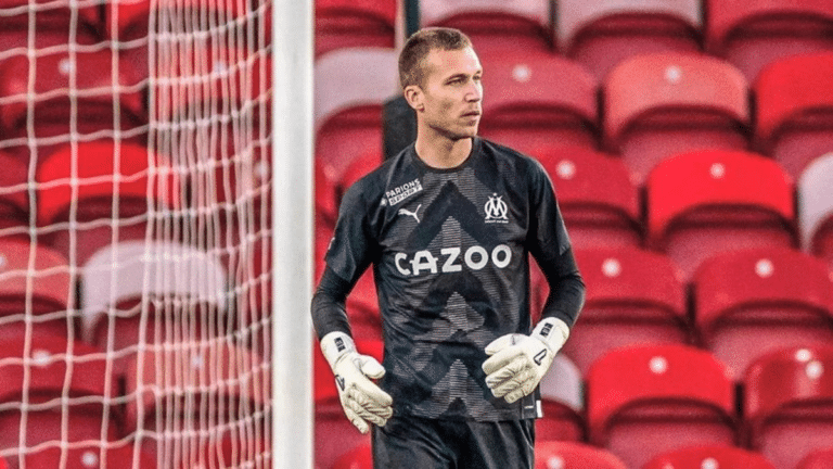 Rubén Blanco en un partido con el Olympique mientras su nombre suena para reemplazar a Ter Stegen en Girona