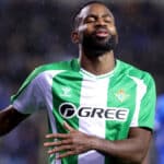 Cédric Bakambu, con gesto de frustración en un partido con el Betis, mientras el Mallorca negocia una cesión
