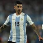 Cuti Romero jugando con la Selección Argentina mientras es pretendido por el Real Madrid y el Atlético