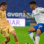 Adu Ares durante una acción de juego con el Real Zaragoza en La Romareda la temporada pasada.