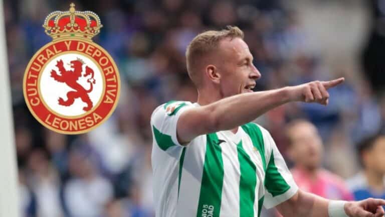 Nikolai Obolskii, delantero objetivo de la Cultural Leonesa, celebrando un gol con el Córdoba FC
