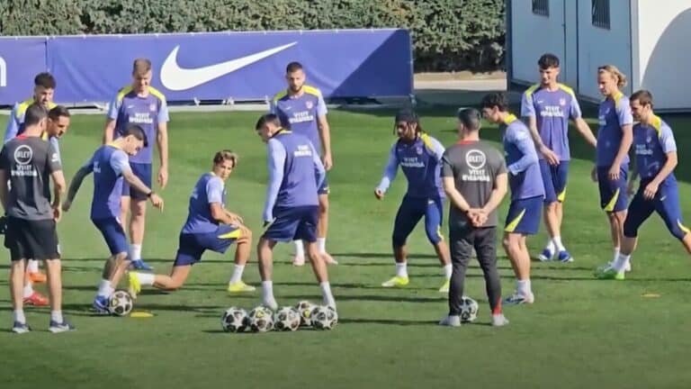 Sesión de entrenamiento del Atlético de Madrid en la Ciudad Deportiva de Majadahonda preparando el partido ante la Real Sociedad sin Pablo Barrios que continúa al margen por lesión