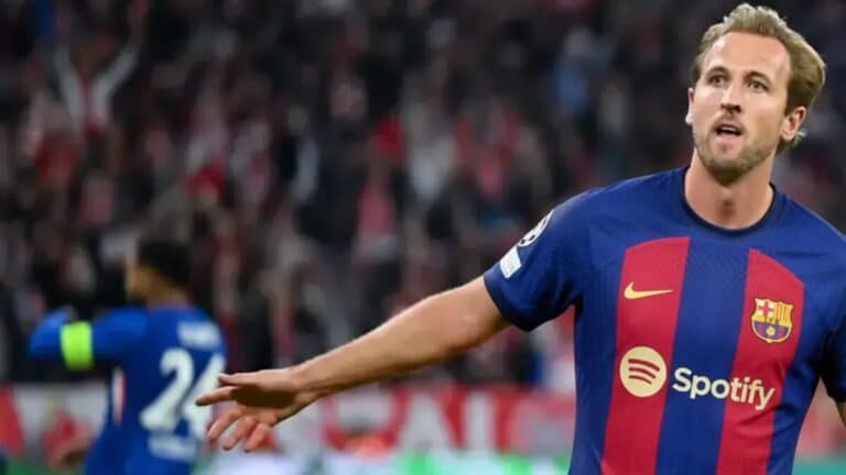 Montaje de Harry Kane con la camiseta del Barcelona, posible objetivo azulgrana para el verano de 2026.