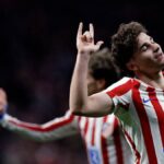 Julián Álvarez, delantero del Atlético de Madrid, celebrando un gol con su característico gesto de la 'Araña' frente a la grada del Metropolitano en febrero de 2026.