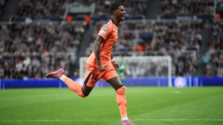 Marcus Rashford celebrando un gol durante un partido oficial con la camiseta del FC Barcelona.