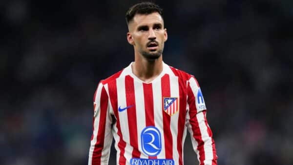 Álex Baena, jugador del Atlético de Madrid, con gesto pensativo durante un partido con el Atlético en 2026.