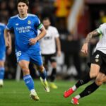 Unai Núñez concentrado durante su debut con el Valencia CF en el partido frente al Real Madrid.