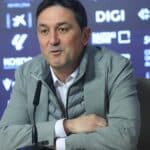 Braulio Vázquez, director deportivo de Osasuna, analizando los movimientos del mercado de invierno.