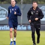 Iago Aspas entrenando con el Celta mientras medita si continúa un año más
