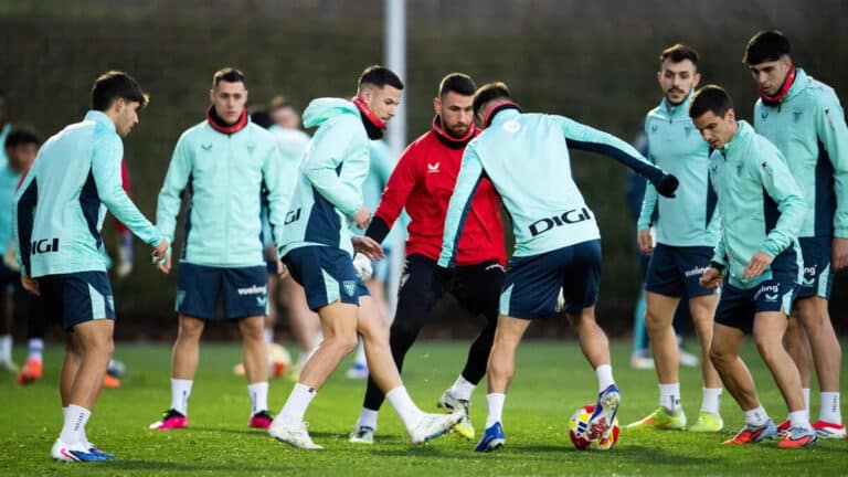 Jugadores del Athletic Club durante una sesión de entrenamiento en Lezama.