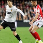 Guido Rodríguez con gesto serio durante su debut con el Valencia CF en Mestalla contra el Athletic.