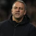 Flick con gesto serio durante el partido del Barcelona y Girona en el Montilivi