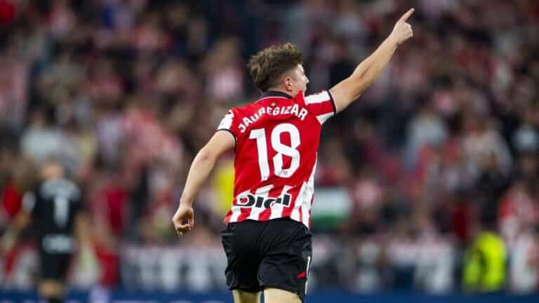 Mikel Jauregizar celebrando un gol con el Athletic en la previa de las semifinales ante la Real.