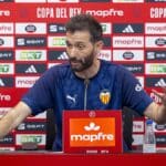 Carlos Corberán, entrenador del Valencia CF, durante la rueda de prensa previa al partido de Copa del Rey contra el Athletic.