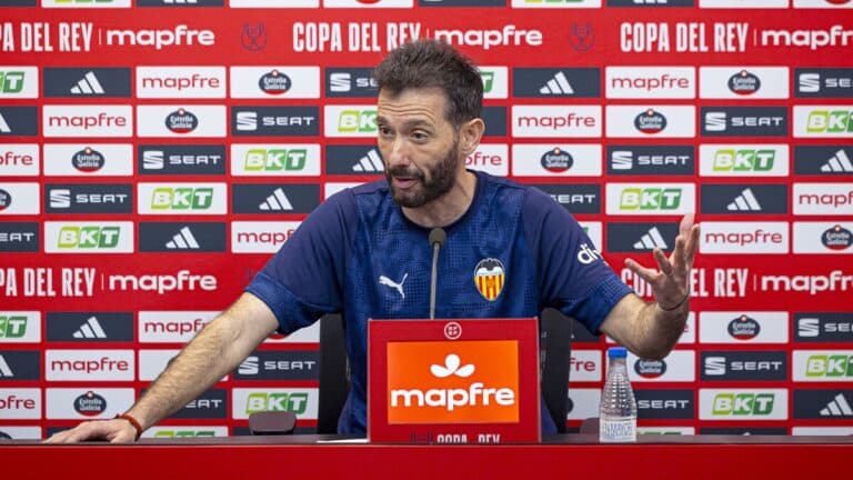 Carlos Corberán, entrenador del Valencia CF, durante la rueda de prensa previa al partido de Copa del Rey contra el Athletic.