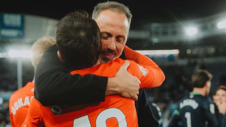 Pellegrino Matarazzo celebra el pase de la Real Sociedad a semifinales de la Copa del Rey tras vencer al Alavés.