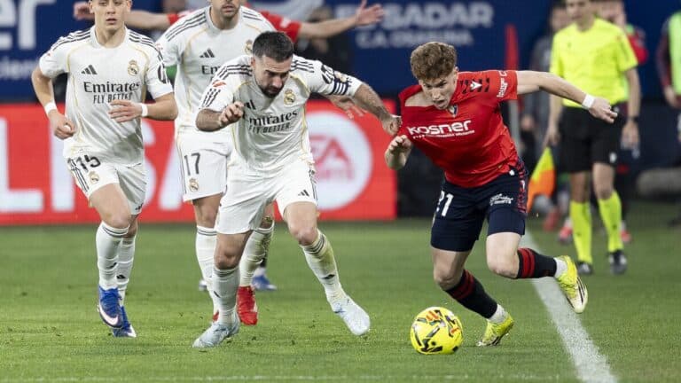 Víctor Muñoz durante un partido de Osasuna en LaLiga en el estadio El Sadar de Pamplona
