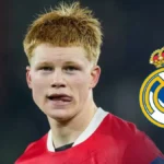 Kees Smit, centrocampista del AZ Alkmaar, con el escudo del Real Madrid en una comparativa de mercado.