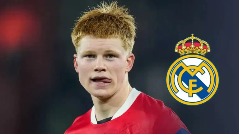 Kees Smit, centrocampista del AZ Alkmaar, con el escudo del Real Madrid en una comparativa de mercado.