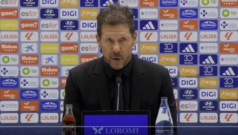 Diego Pablo Simeone en la rueda de prensa tras la victoria del Atlético de Madrid ante el Real Oviedo en el Carlos Tartiere