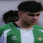 Dani Pérez con la camiseta del Real Betis durante un partido de categorías inferiores