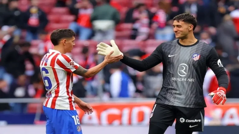 Juan Musso celebra una parada decisiva con el Atlético de Madrid ante el Getafe en el Metropolitano durante la jornada 28 de LaLiga