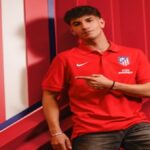 Rayane Belaid con la camiseta del filial del Atlético de Madrid durante un partido de Primera Federación