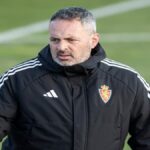 David Navarro en el área técnica durante su etapa como entrenador interino del Real Zaragoza