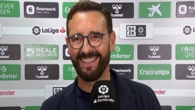 José Bordalás, entrenador del Getafe, celebrando la victoria ante el Real Madrid en el Santiago Bernabéu con el marcador 0-1 en LaLiga