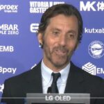 Quique Sánchez Flores junto a su cuerpo técnico durante su presentación como nuevo entrenador del Deportivo Alavés en Mendizorroza