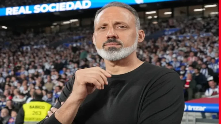 Pellegrino Matarazzo dirigiendo a la Real Sociedad desde el banquillo en uno de los partidos de su etapa como entrenador del equipo donostiarra