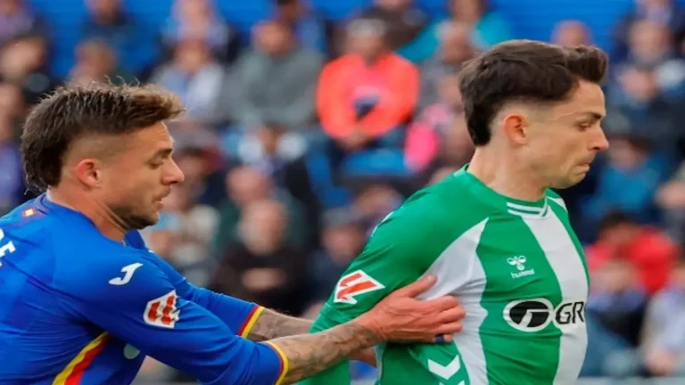 Lance del partido entre Getafe y Betis en el Coliseum Alfonso Pérez durante el partido de LaLiga que terminó 2-0 con goles de Femenía y Martín Satriano en la primera parte