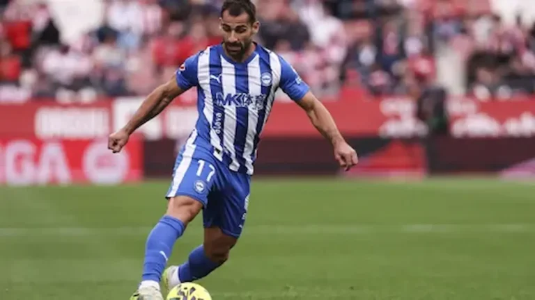 Protesoni fuera del entrena del Alavés