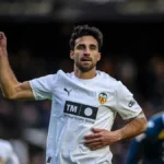Eray Cömert durante un partido del Valencia CF en Mestalla en la temporada 2025-26