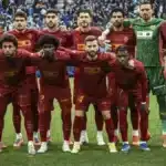 Jugadores del Valencia CF cabizbajos tras la derrota por 1-0 ante el Real Oviedo en el Carlos Tartiere en la jornada 28 de LaLiga