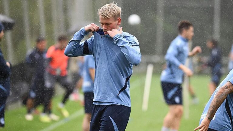 Orri Óskarsson entrenando en Zubieta. Es duda para la vuelta copera ante el Athletic